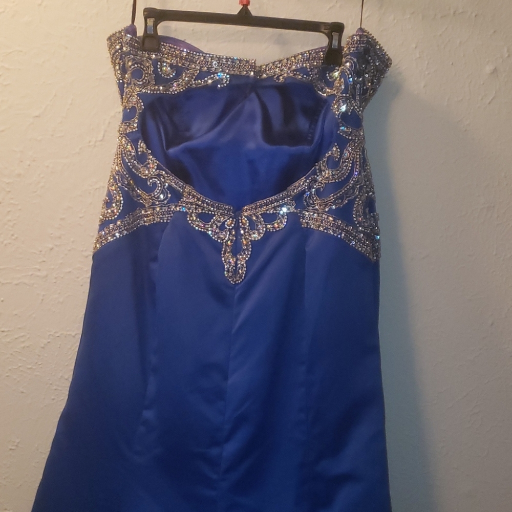 Dress - Picture 3 of 6